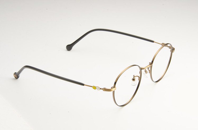 寶島眼鏡與SOU●SOU聯名系列鏡框，1,980元起。圖／寶島眼鏡