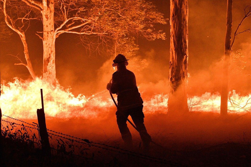 野火肆虐澳洲多處熱門景點和鄉村地區。法新社
