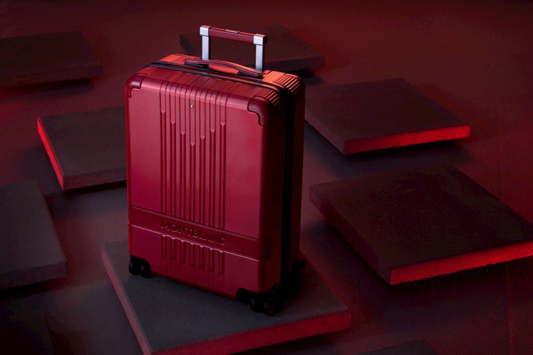 萬寶龍，M系列（RED）行李箱，27,400元。圖╱Montblanc提供。