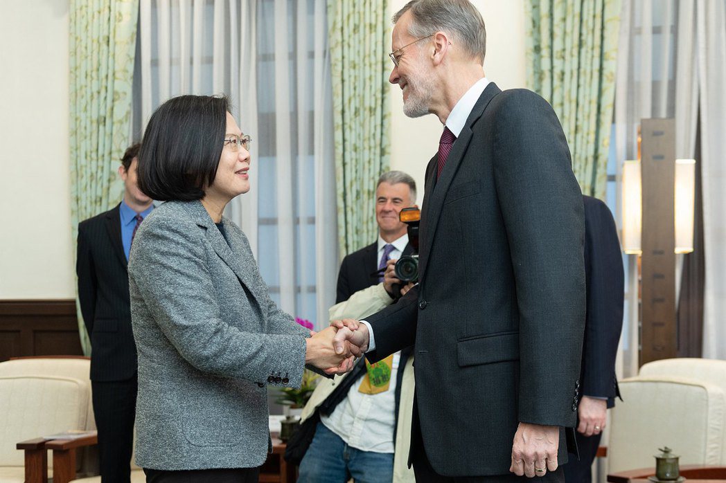 1月12日，總統蔡英文接見美國在台協會台北辦事處處長酈英傑。 圖／取自總統府Flickr