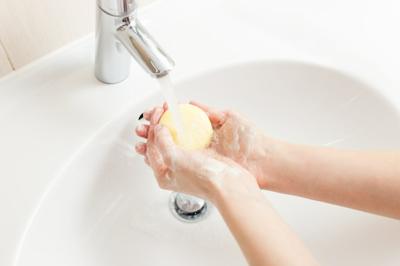 最便宜的疾病預防方式「洗手」，能夠大幅降低多項傳染疾病風險，想要安全渡過流感季，洗手絕對不可缺少。圖／ingimage