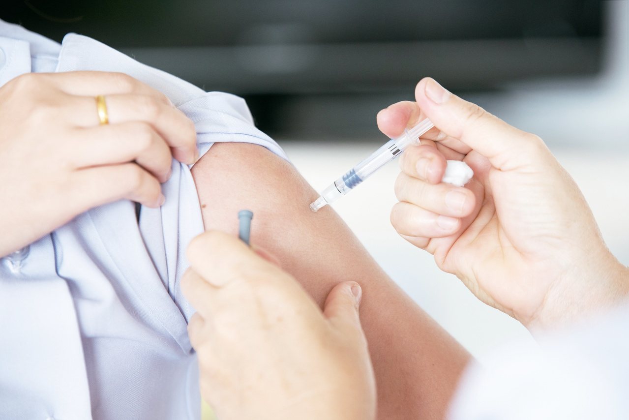 施打疫苗是預防帶狀疱疹的方式之一。圖╱123RF