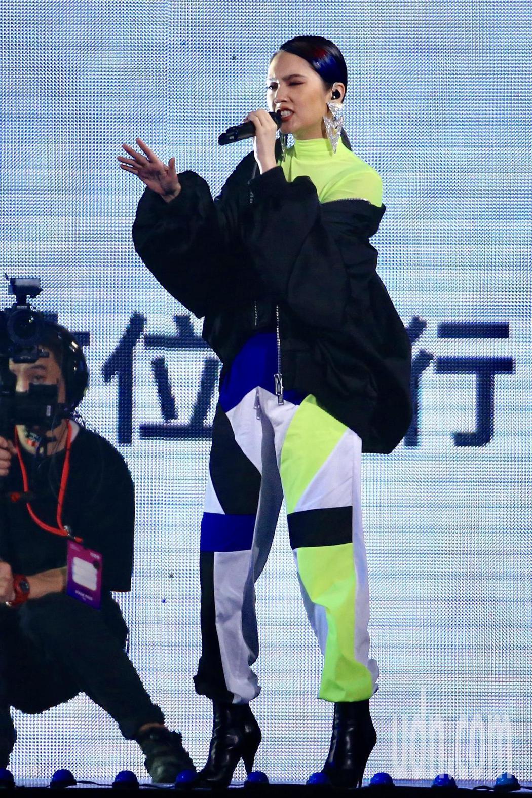 第15屆KKBOX風雲榜頒獎典禮，表演嘉賓楊丞琳演唱。記者林伯東／攝影
