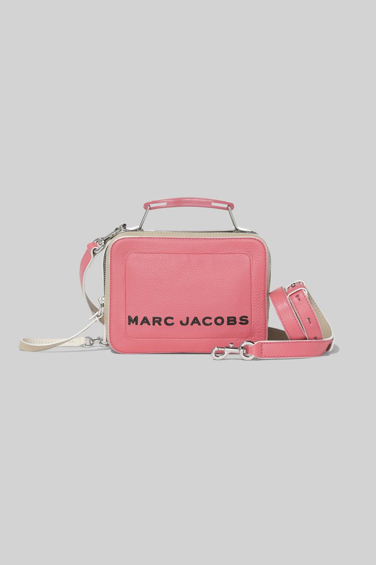 糖果芭比粉The Box包(20cm)，16,900元。圖／Marc Jacobs提供