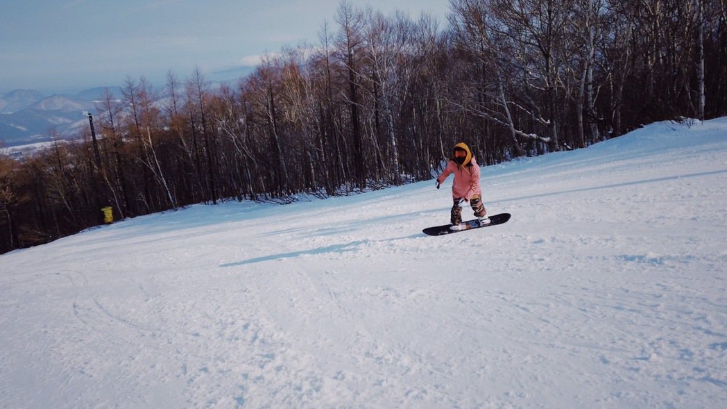 愛紗年初到日本岩手縣滑雪。圖／愛紗提供