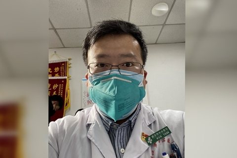 大陸這次武漢肺炎疫情第一批「吹哨者」之一的武漢市中心醫院眼科醫生李文亮。（取自《財新網》）