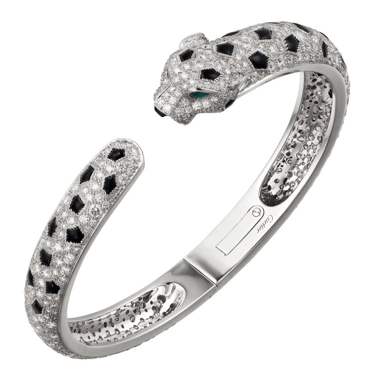 卡地亞的Panthere系列手環，透過鑽石與黑瑪瑙的鑲嵌原了美洲豹的皮毛紋理、栩栩如生。圖╱Cartier提供。