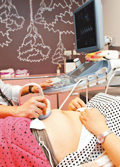 國健署補助準媽媽產前檢查，包括一次超音波檢查。<br />圖／聯合報系資料照片