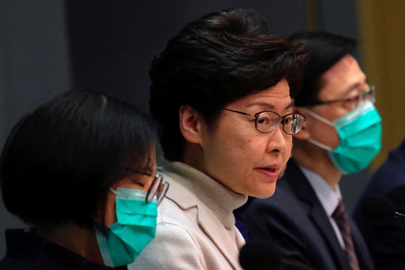 香港特首林鄭月娥將完全封關的訴求解讀違反WHO「不應助長歧視」的呼籲，批評工會訴求歧視中國居民。 圖／路透社