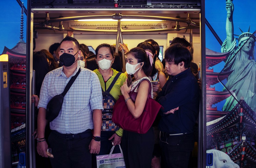 政府只為賺取人民幣而輕忽人民健康？圖為曼谷捷運。 圖／美聯社