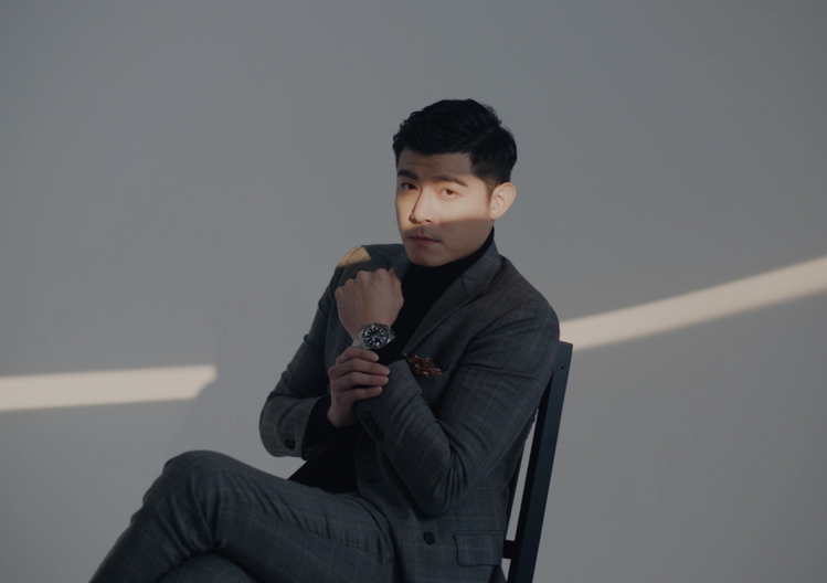 男星王柏傑幫雷達表拍攝全新腕表形象短片，放送電眼魅力撩粉絲。圖／Rado提供