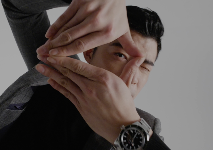 男星王柏傑幫雷達表拍攝全新腕表形象短片，放送電眼魅力撩粉絲。圖／Rado提供