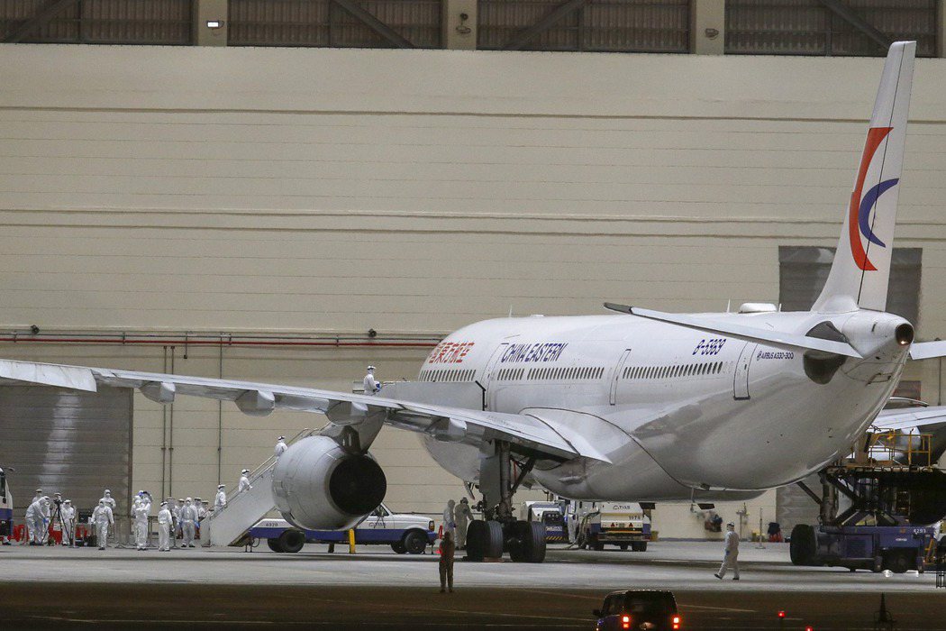 2月4日，武漢台商包機抵達桃園機場。 圖／聯合報系資料照