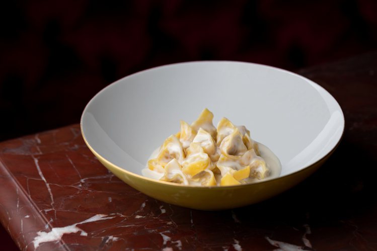 Gucci Osteria Da Massimo Bottura Rodeo Drive菜單將會更具有美式風格，當然也吃得到許多義大利美食像是燉飯、San Marzano番茄等。圖／GUCCI提供