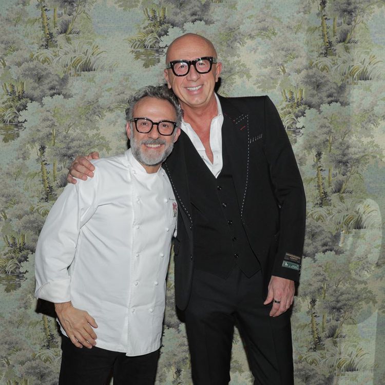 GUCCI首席執行長Marco Bizzari與米其林星級主廚Massimo Bottura。圖／GUCCI提供