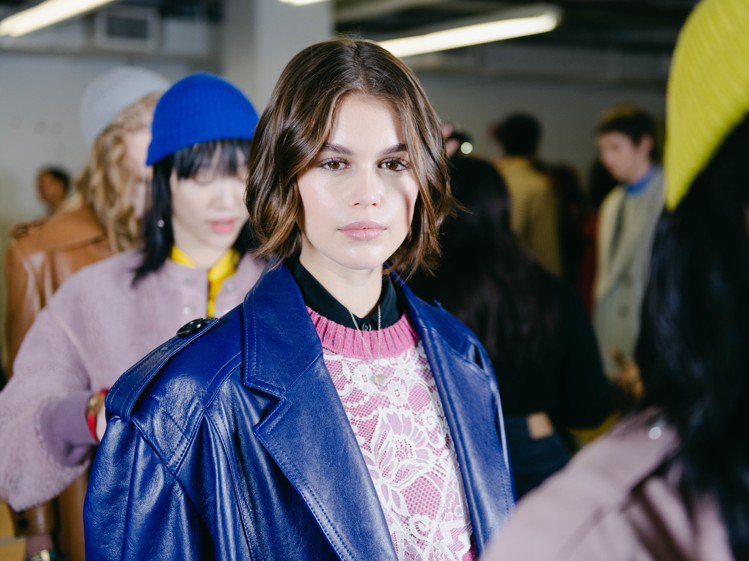 凱亞葛柏參與紐約時裝周，俐落短髮俏麗清新。圖／COACH提供