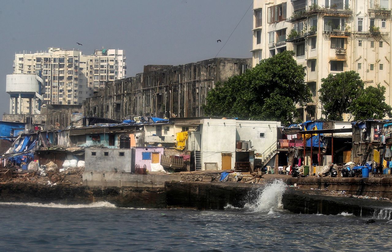 圖為孟買貧民窟。