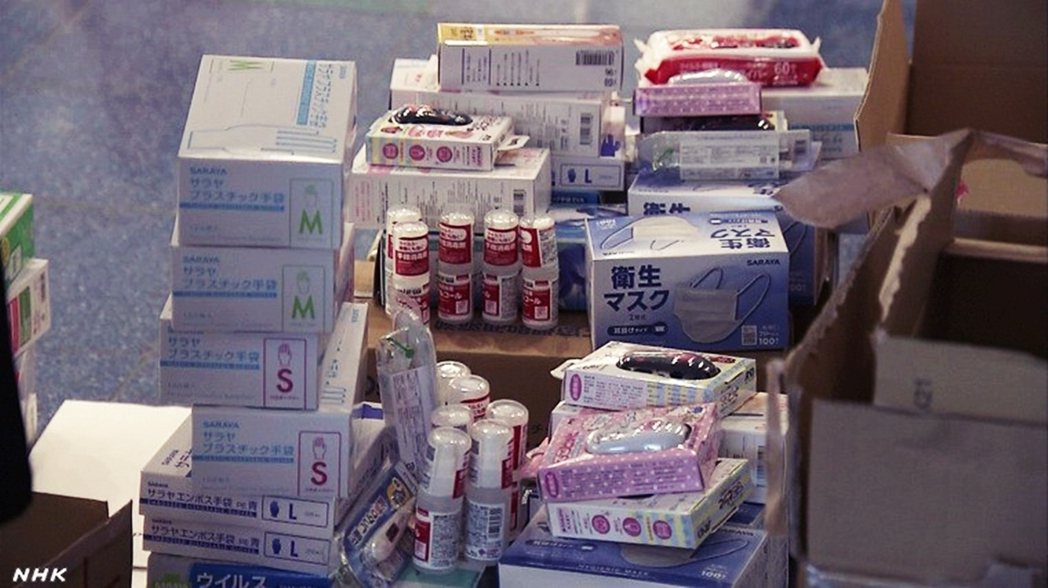 圖為日本運送給中國的醫療物資，包括口罩、防護衣等。 圖／《NHK》