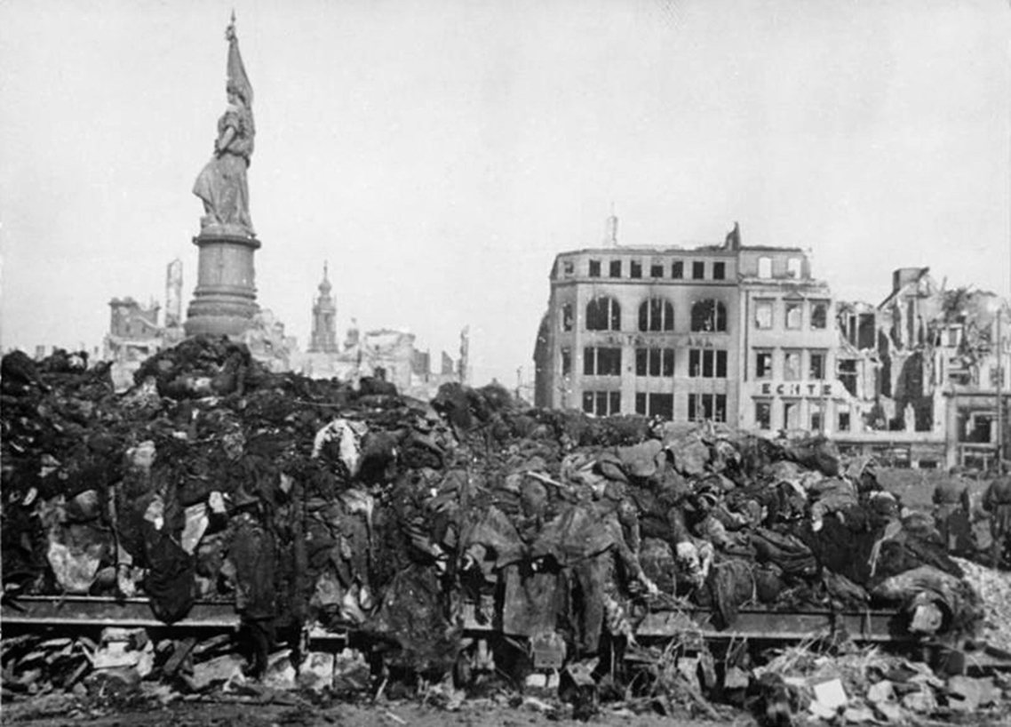 德勒斯登大空襲至少造成2萬5,000人死亡，但更精確的數字卻因戰事混亂、屍體辨識...