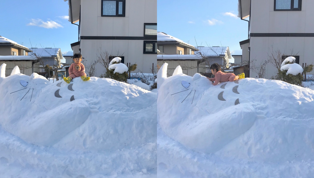 小妹妹趴在雪人身上，像極了《龍貓》裡的畫面／圖片截自推特@900A6