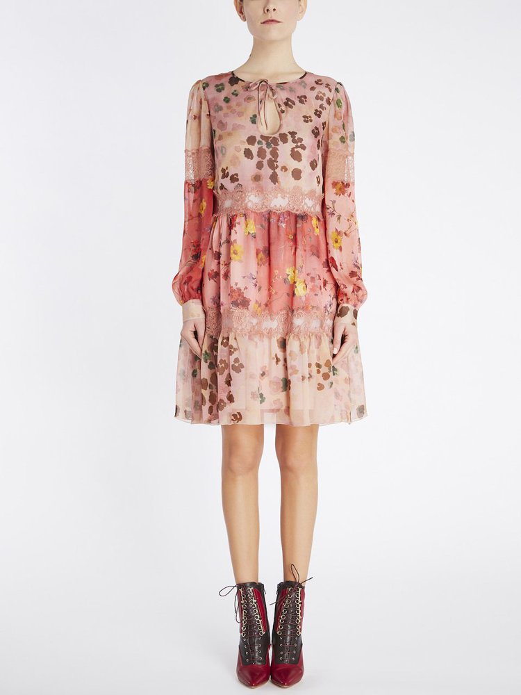粉色印花雪紡短洋裝，80,800元。圖／Blumarine提供