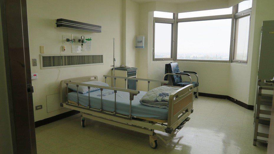 彰化醫院是縣內防疫應變醫院，有26床負壓隔離病房。圖／彰化醫院提供