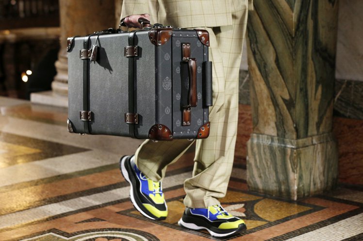 英國品牌Globe-Trotter與Berluti聯名推出旅行系列袋包、行李箱。圖／Berluti提供