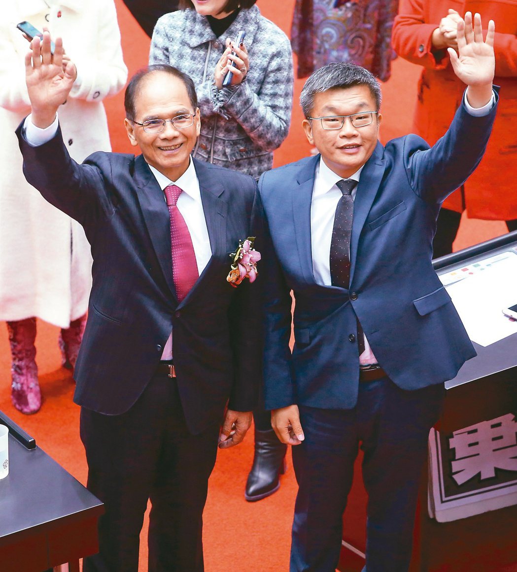 民進黨立委游錫堃（左）、蔡其昌（右）當選立法院正副院長。圖／聯合報系資料照片