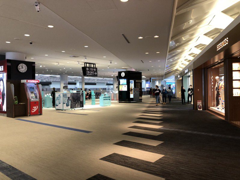日本中部國際機場大廳只有寥寥幾人。圖/讀者提供。