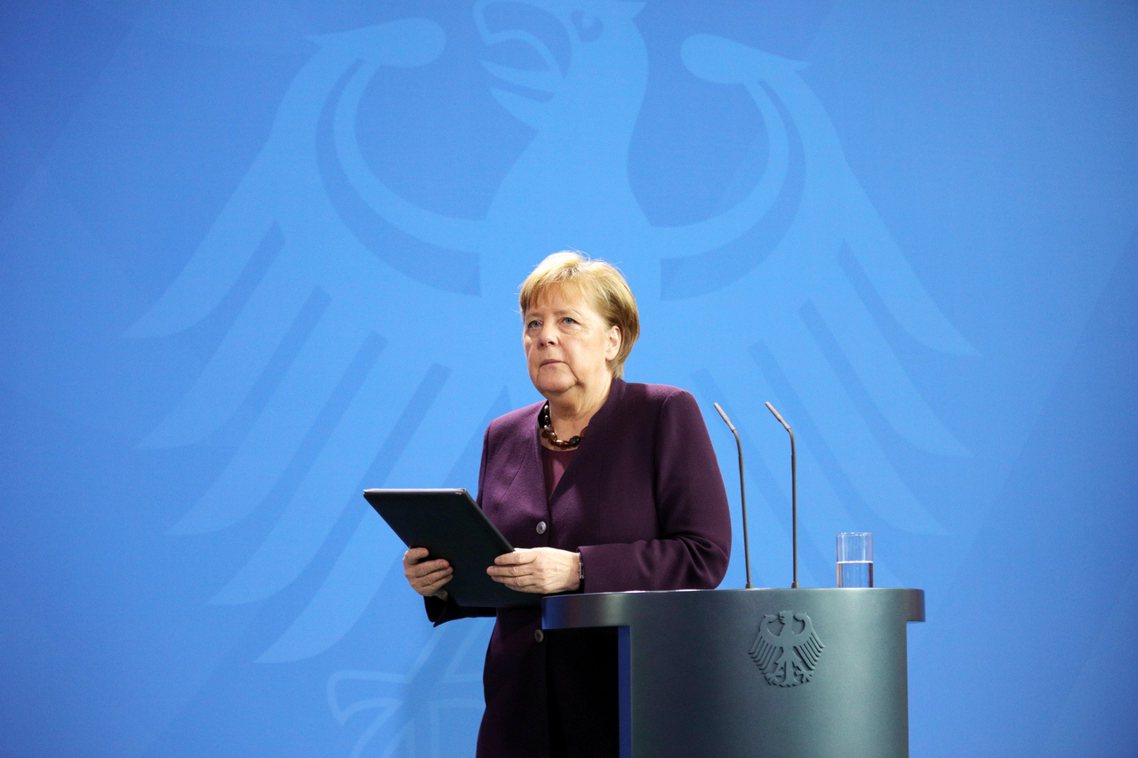 德國總理梅克爾緊急中止原本的行程，針對哈瑙槍擊案召開記者會。 圖／歐新社