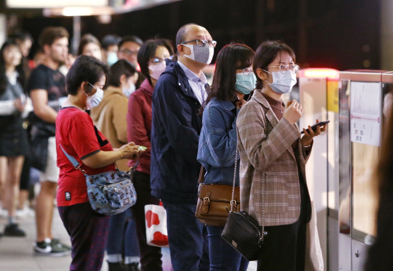 疾管署防疫醫師林詠青表示，上周門急診類流感就診5萬2135人次，較前一周下降14.7%，創下近五年單周最低。記者曾原信／攝影