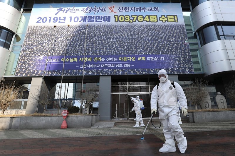 南韓新天地教會爆發多起新冠病毒確診案例，圖攝於2月20日。 圖／美聯社