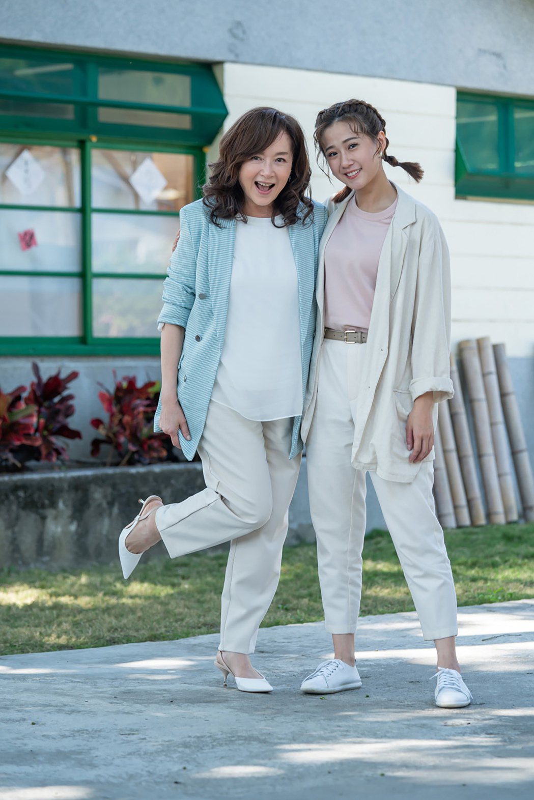恬妞(左)與方志友在「粉紅色時光」中飾演母女。圖／TVBS提供