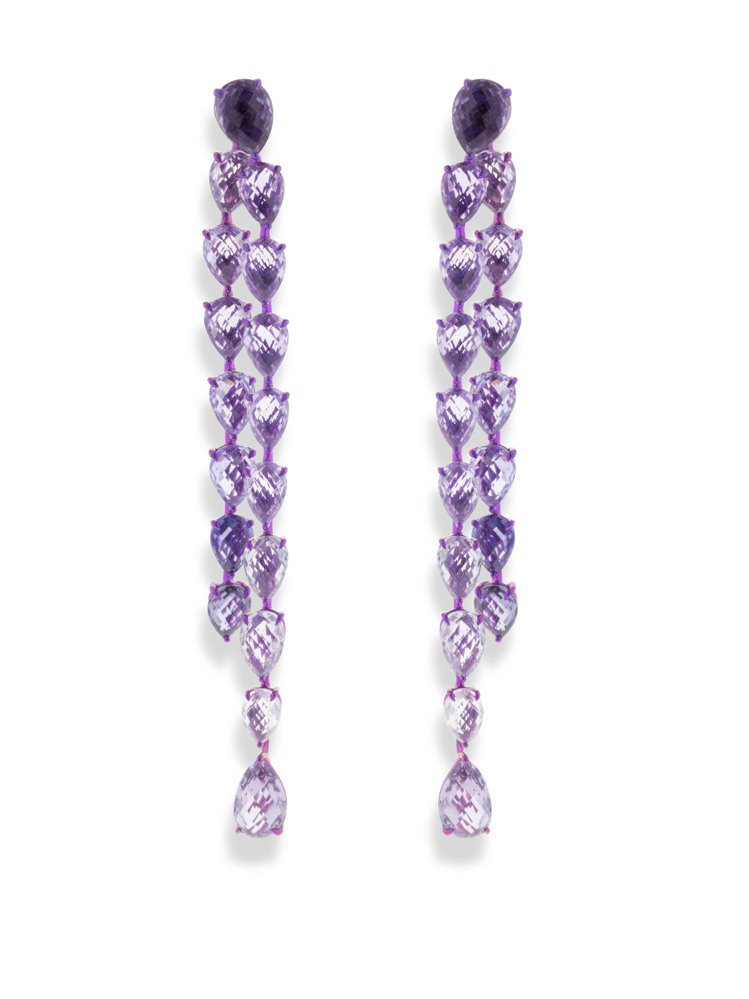 蕾哈娜配戴的蕭邦Haute Joaillerie系列鈦金耳環，鑲嵌紫色和粉紅色寶石。圖／蕭邦提供