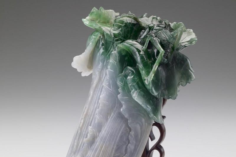 翠玉白菜是故宮最受歡迎的展品，但依法僅是比國寶次一級的「重要古物」。圖／故宮提供