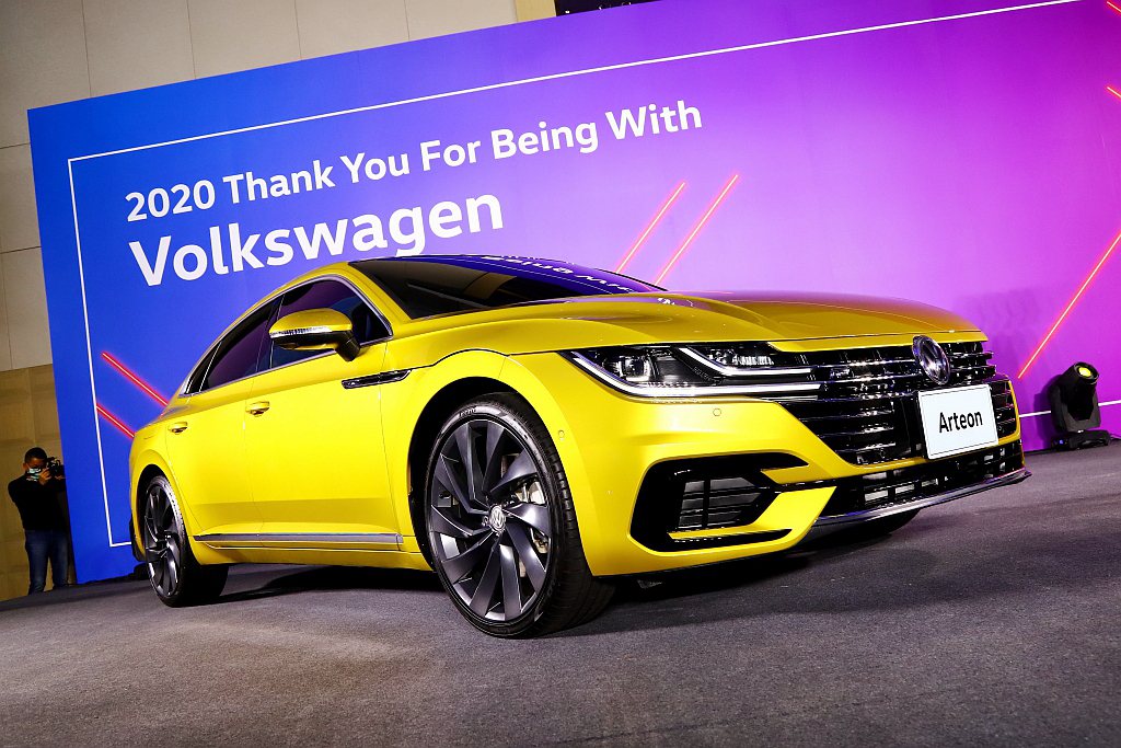 計劃在年底前就會正式登台的四門斜背轎跑車Volkswagen Arteon，因原...