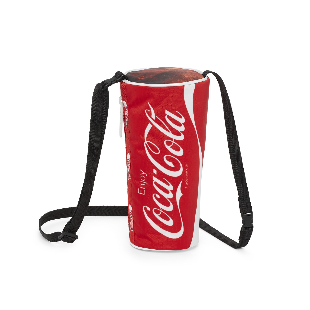 好想要可樂罐造型包！<u>LeSportsac</u>推Coca Cola聯名系列