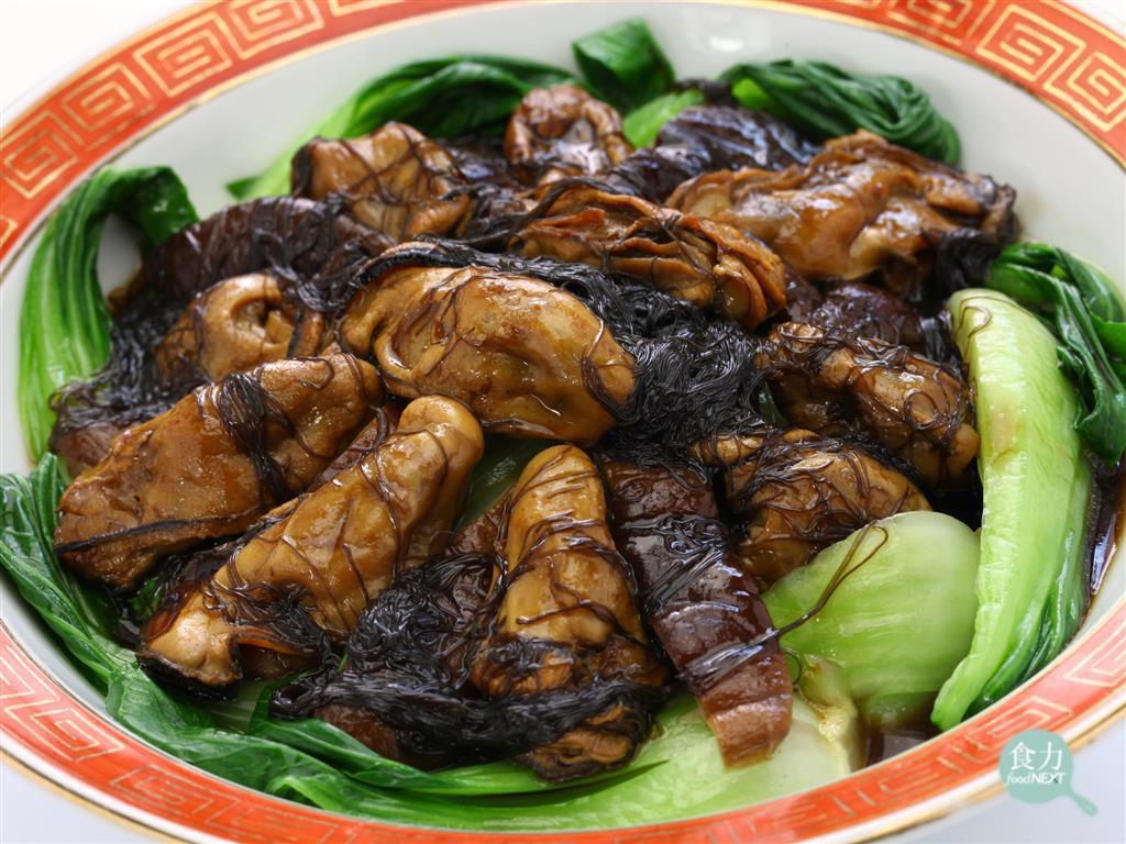 髮菜是傳統年夜菜常會使用的食材之一，在許多中式羹湯中也常可見到它的身影。
