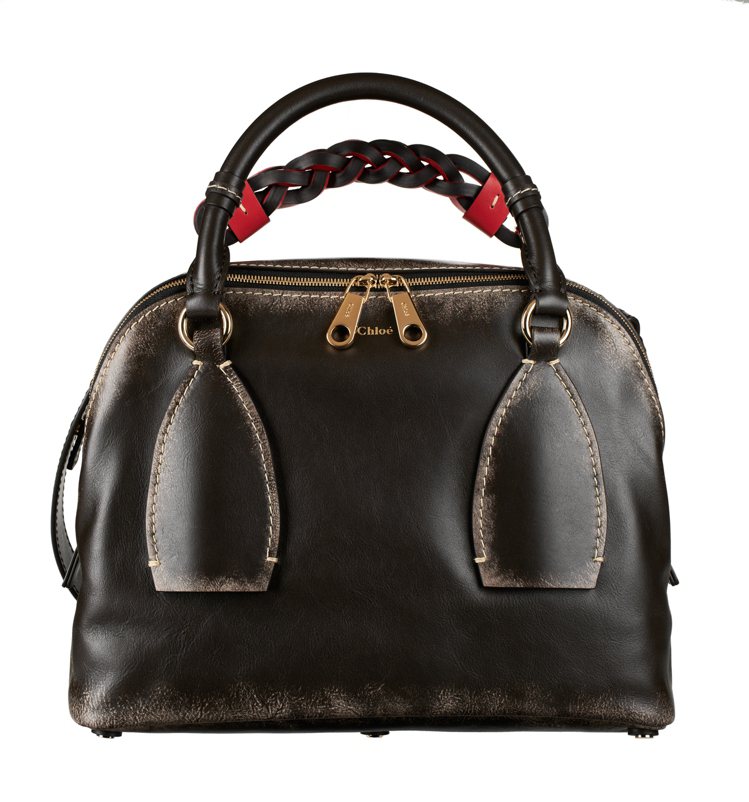 許路兒選用款Chloé Daria黑色肩背手提兩用包，售價81,500元。圖／Chloé提供