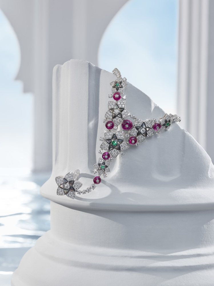 寶格麗JANNAH系列頂級珠寶其中有多款戒指手環，是阿拉伯傳統的珠寶形式。圖／寶格麗提供