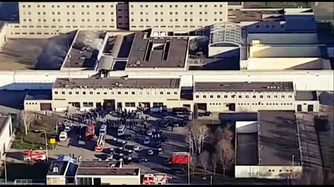 圖為摩德納監獄暴動的空拍圖。 圖／《共和報》影片截圖