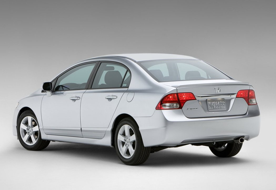2005-2011美規Honda Civic，在外觀燈具上與其他地區版本略顯不同。 摘自Honda