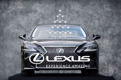 影／不只飆車還會演戲？豐田社長親自重現Lexus LS香檳杯塔廣告！