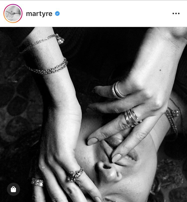 超模家族成員安華與饒舌樂手Yoni Laham一起創立的中性珠寶品牌MARTYR...