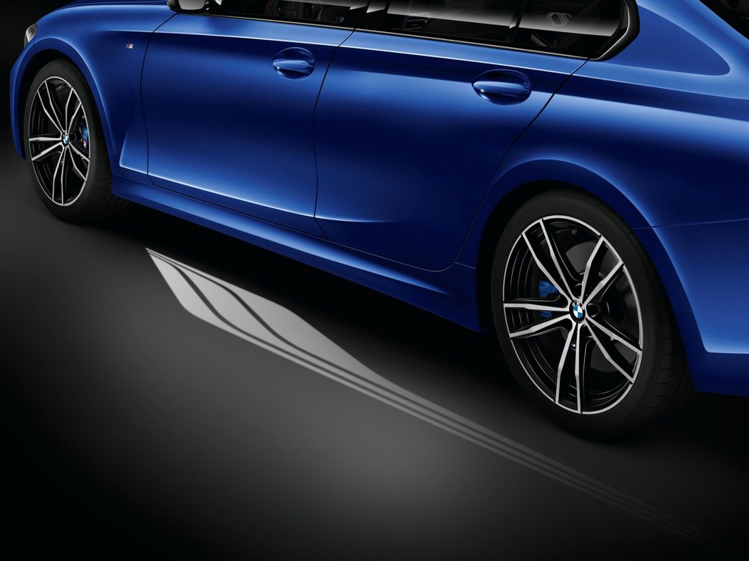 全新世代BMW 3系列全車系標準配備智慧Comfort Access免鑰匙系統，...