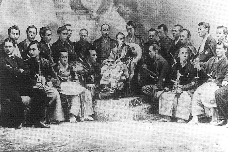 澀澤榮一曾與德川昭武（中）出席1867年巴黎世界博覽會。 圖／維基共享