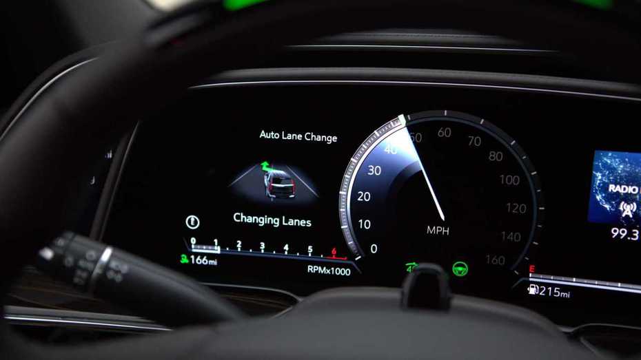 Tesla的Autopilot或通用汽車的Super Cruise具備變換車道功能。 摘自motor1.com