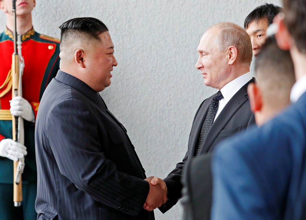 北韓最高領導人金正恩與俄羅斯現任總統普丁在2019年首次會面，也是北韓與俄羅斯之間睽違8年的會談。 圖／路透社