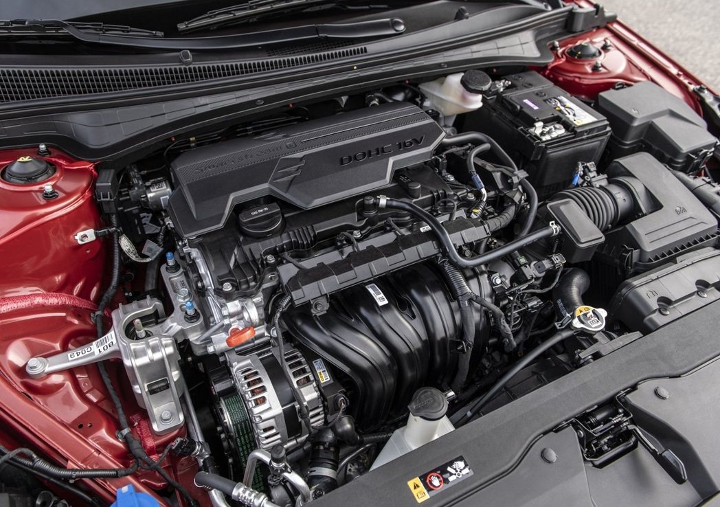 Hyundai Elantra有2.0升汽油與1.6升Hybrid兩種動力。 摘...