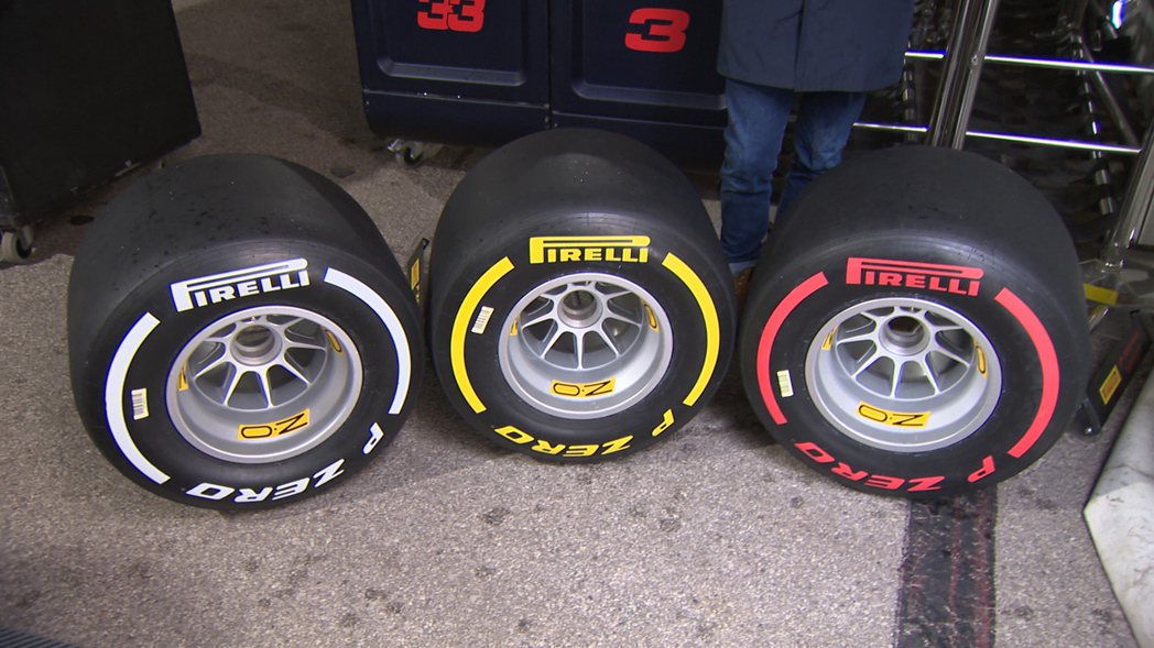 這些輪胎只要從輪框拆下便不得重複使用。 摘自F1